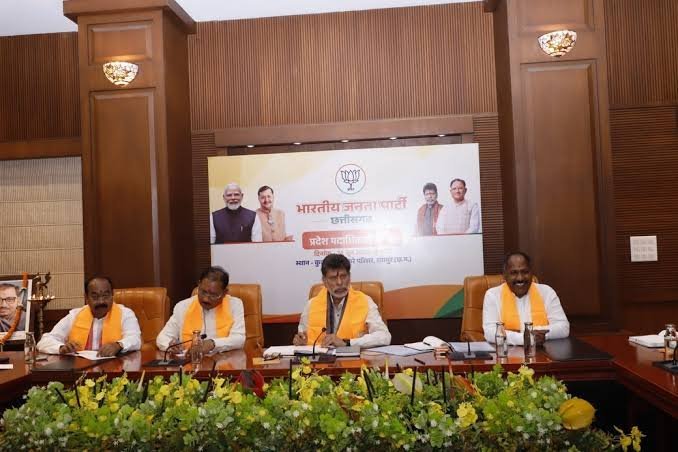 रायपुर में BJP की रणनीतिक बैठक: CM साय रहेंगे शामिल, लंबित नियुक्तियों और आगामी कार्यक्रमों पर बनेगा रोडमैप रायपुर में BJP की रणनीतिक बैठक: CM साय रहेंगे शामिल, लंबित नियुक्तियों और आगामी कार्यक्रमों पर बनेगा रोडमैप