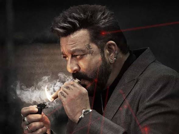 संजय दत्त के बर्थडे सेलिब्रेशन को हाईकोर्ट की सशर्त मंजूरी : इस बार सड़क नहीं निजी क्लब में होगा कार्यक्रम