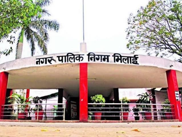 मांगलिक भवन के टेंडर पर उठे सवाल, ठेकेदारों ने नियम बदलकर पक्षपात का लगाया आरोप मांगलिक भवन के टेंडर पर उठे सवाल, ठेकेदारों ने नियम बदलकर पक्षपात का लगाया आरोप