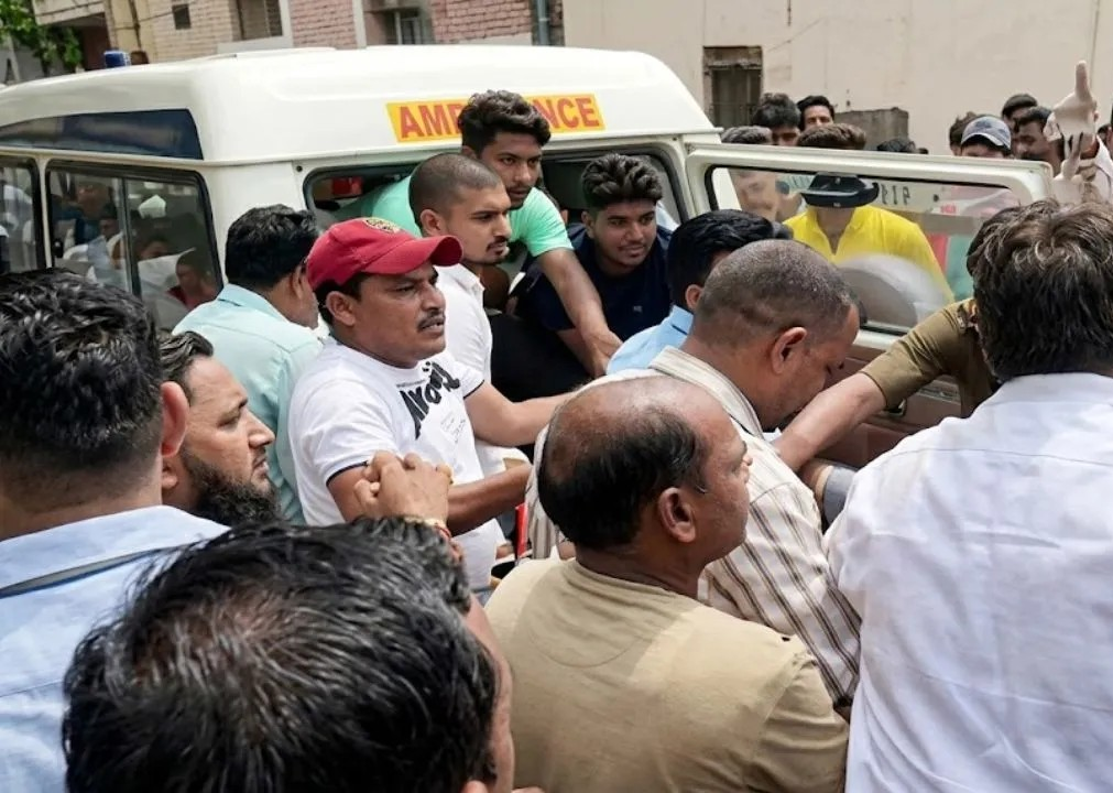 अकोला में दिनदहाड़े नगरसेविका के पति की चाकू मारकर हत्या, अस्पताल में उपचार के दौरान तोड़ा दम