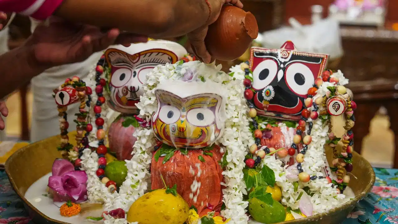 भगवान जगन्नाथ को कौन से फूल हैं प्रिय, जिनको चढ़ाने से तुरंत हो जाते हैं खुश?
