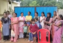 शिक्षकों की कमी के विरोध में पालकों का प्रदर्शन, पीएमश्री स्कूल में तालाबंदी कर उठाई व्यवस्था सुधार की मांग
