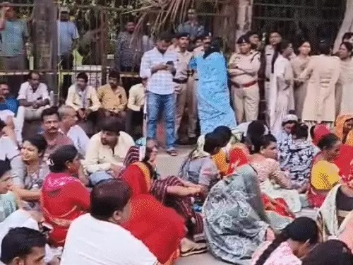 नकटी के ग्रामीणों का 11 घंटे तक धरना, मांगें नहीं मानीं तो ‘जेल भरो आंदोलन’ की चेतावनी