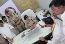 रायपुर: पुलिस के लिखित आश्वासन के बाद कांग्रेस ने खत्म किया 18 घंटे का धरना, भाजपा कार्यकर्ताओं पर FIR की मांग