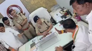 रायपुर: पुलिस के लिखित आश्वासन के बाद कांग्रेस ने खत्म किया 18 घंटे का धरना, भाजपा कार्यकर्ताओं पर FIR की मांग रायपुर: पुलिस के लिखित आश्वासन के बाद कांग्रेस ने खत्म किया 18 घंटे का धरना, भाजपा कार्यकर्ताओं पर FIR की मांग