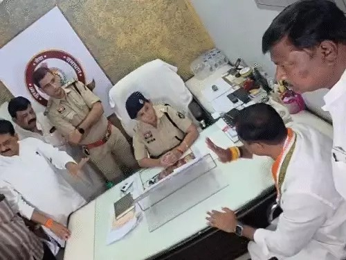 रायपुर: पुलिस के लिखित आश्वासन के बाद कांग्रेस ने खत्म किया 18 घंटे का धरना, भाजपा कार्यकर्ताओं पर FIR की मांग