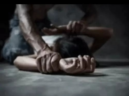 होटल में महिला से दुष्कर्म का आरोप: नशीला ड्रिंक पिलाकर वीडियो बनाया, ब्लैकमेल कर महीनों तक किया यौन शोषण; PMO शिकायत के बाद FIR होटल में महिला से दुष्कर्म का आरोप: नशीला ड्रिंक पिलाकर वीडियो बनाया, ब्लैकमेल कर महीनों तक किया यौन शोषण; PMO शिकायत के बाद FIR