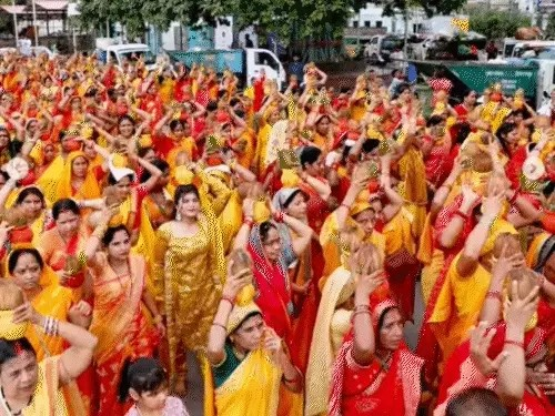 रायपुर: देवकीनंदन कथा की कलश यात्रा में चेन स्नैचिंग, 5 महिलाएं बनीं शिकार; महिला गैंग पर शक