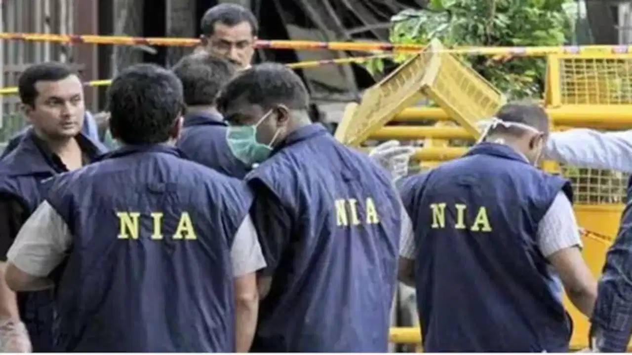 कंबोडिया साइबर स्लेवरी रैकेट पर NIA का बड़ा एक्शन, बिहार-यूपी-दिल्ली में 6 ठिकानों पर छापेमारी कंबोडिया साइबर स्लेवरी रैकेट पर NIA का बड़ा एक्शन, बिहार-यूपी-दिल्ली में 6 ठिकानों पर छापेमारी