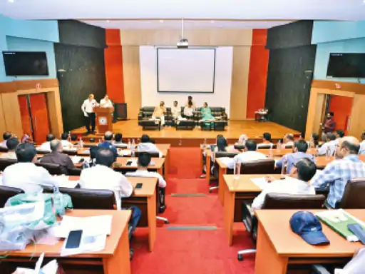 जलभराव से राहत की योजना पर लगा ब्रेक, निगम अधिकारियों की गैरहाजिरी से एनएचएआई की अहम बैठक टली जलभराव से राहत की योजना पर लगा ब्रेक, निगम अधिकारियों की गैरहाजिरी से एनएचएआई की अहम बैठक टली