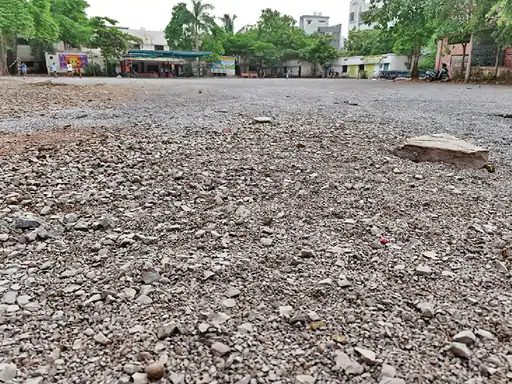स्कूलों के खेल मैदान बने जोखिम का कारण, बजरी-गिट्टी से बढ़ा हादसों का खतरा