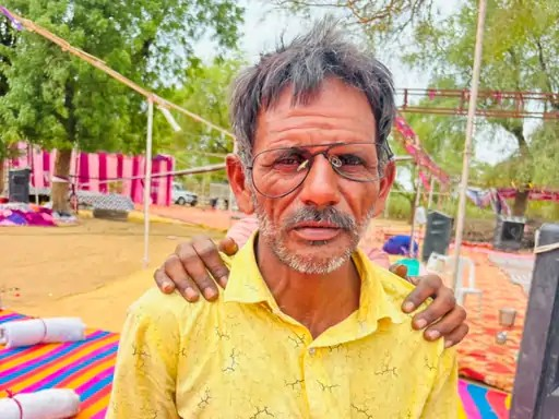 नदी में झाड़ियों के बीच मिला क्षत-विक्षत शव:भाई बोला- आंखें फोड़ीं, शरीर पर चोटों के निशान; 20 दिन पहले काम से निकला था