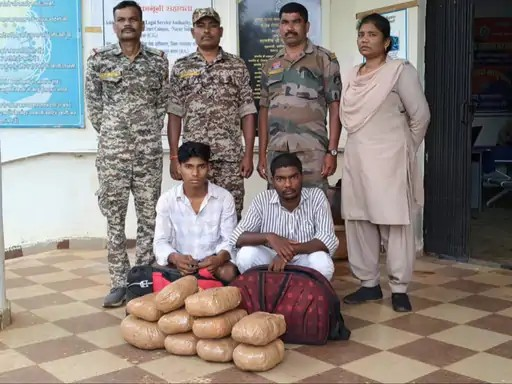रायपुर ले जाई जा रही गांजे की खेप बरामद, बस्तर मार्ग पर पुलिस ने दो तस्करों को पकड़ा रायपुर ले जाई जा रही गांजे की खेप बरामद, बस्तर मार्ग पर पुलिस ने दो तस्करों को पकड़ा