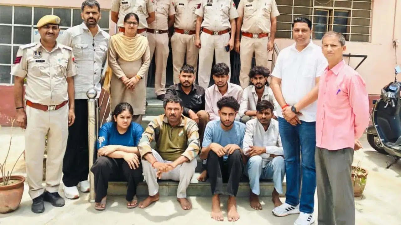 जयपुर में नौकरी पाने के लिए बेटी ने मां की हत्या करवाई, 7 लाख में दी सुपारी; 3 महीने रची साजिश जयपुर में नौकरी पाने के लिए बेटी ने मां की हत्या करवाई, 7 लाख में दी सुपारी; 3 महीने रची साजिश
