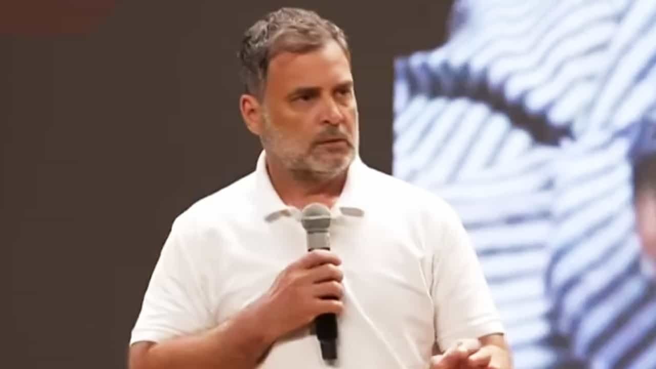 छात्र आंदोलन पर राहुल गांधी का सरकार पर हमला, पेलेट गन और तोड़फोड़ के आरोपों को लेकर केंद्र को घेरा
