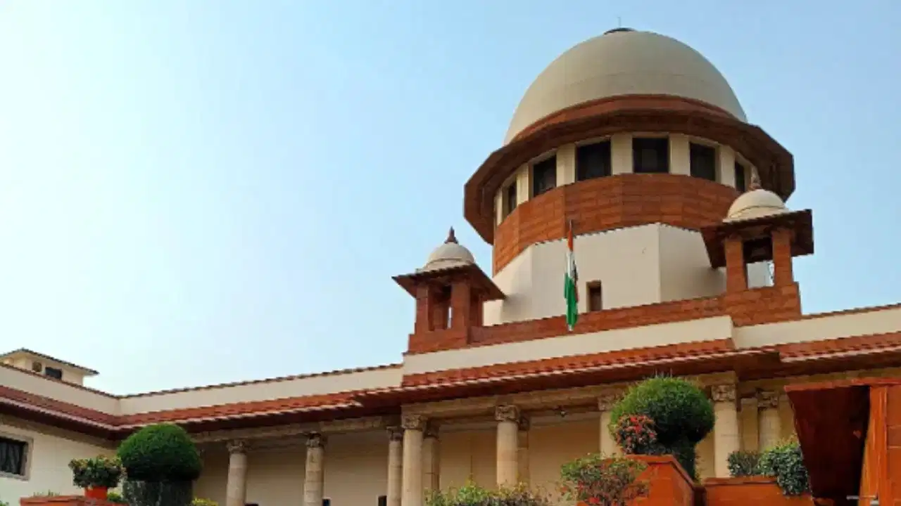 बंगाल: मदरसा शिक्षकों और कर्मचारियों को बड़ा झटका, सुप्रीम कोर्ट ने खारिज की नियमित करने की याचिका बंगाल: मदरसा शिक्षकों और कर्मचारियों को बड़ा झटका, सुप्रीम कोर्ट ने खारिज की नियमित करने की याचिका