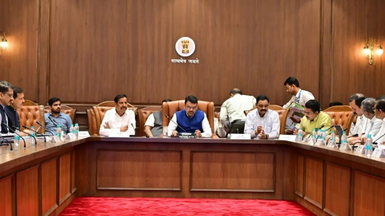 चंद्रपुर: जिवती के किसानों को भी मिलेगा योजनाओं का लाभ, CM फडणवीस ने दिए ऑफलाइन सातबारा जारी करने के निर्देश चंद्रपुर: जिवती के किसानों को भी मिलेगा योजनाओं का लाभ, CM फडणवीस ने दिए ऑफलाइन सातबारा जारी करने के निर्देश