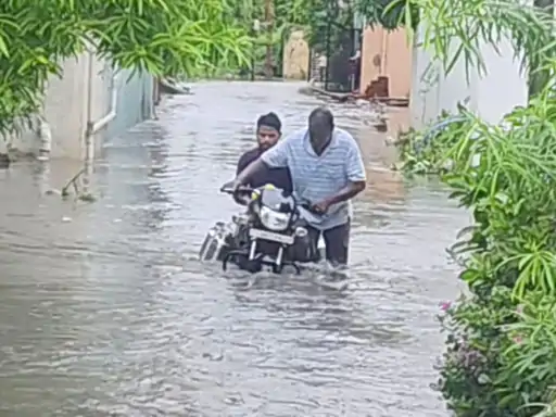 पहली तेज बारिश में भिलाई की जलनिकासी व्यवस्था हुई बेपटरी, कई इलाकों में जलभराव से जनजीवन प्रभावित