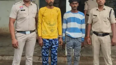ऑटो में सीट बदलवाकर 74 हजार की चोरी, ड्राइवर समेत दो आरोपी गिरफ्तार