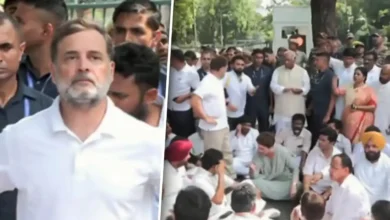 PM आवास के पास कांग्रेस का विरोध प्रदर्शन, राहुल-प्रियंका समेत कई नेता धरने पर बैठे PM आवास के पास कांग्रेस का विरोध प्रदर्शन, राहुल-प्रियंका समेत कई नेता धरने पर बैठे