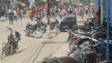 दंगा रोकने वाली गाड़ी फोड़ी, 20 तस्वीरों में बिहार बंद:जवानों पर पत्थर बरसाए, जज फंसे, पुलिस ने तेजप्रताप को उठाया; पोस्टर- धर्मेंदवा अब ना चलेगा