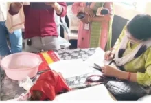 स्कूल में ‘टोटका’ कराने वाली शिक्षिका सस्पेंड: बाली खोजने के लिए बच्चों में फैलाया अंधविश्वास, डराकर कराया अनुष्ठान