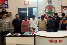 वेलनेस स्पा की आड़ में देह व्यापार: ग्राहकों से पैसे लेकर महिलाओं से कराता था संपर्क, पुलिस ने मैनेजर समेत 9 को पकड़ा