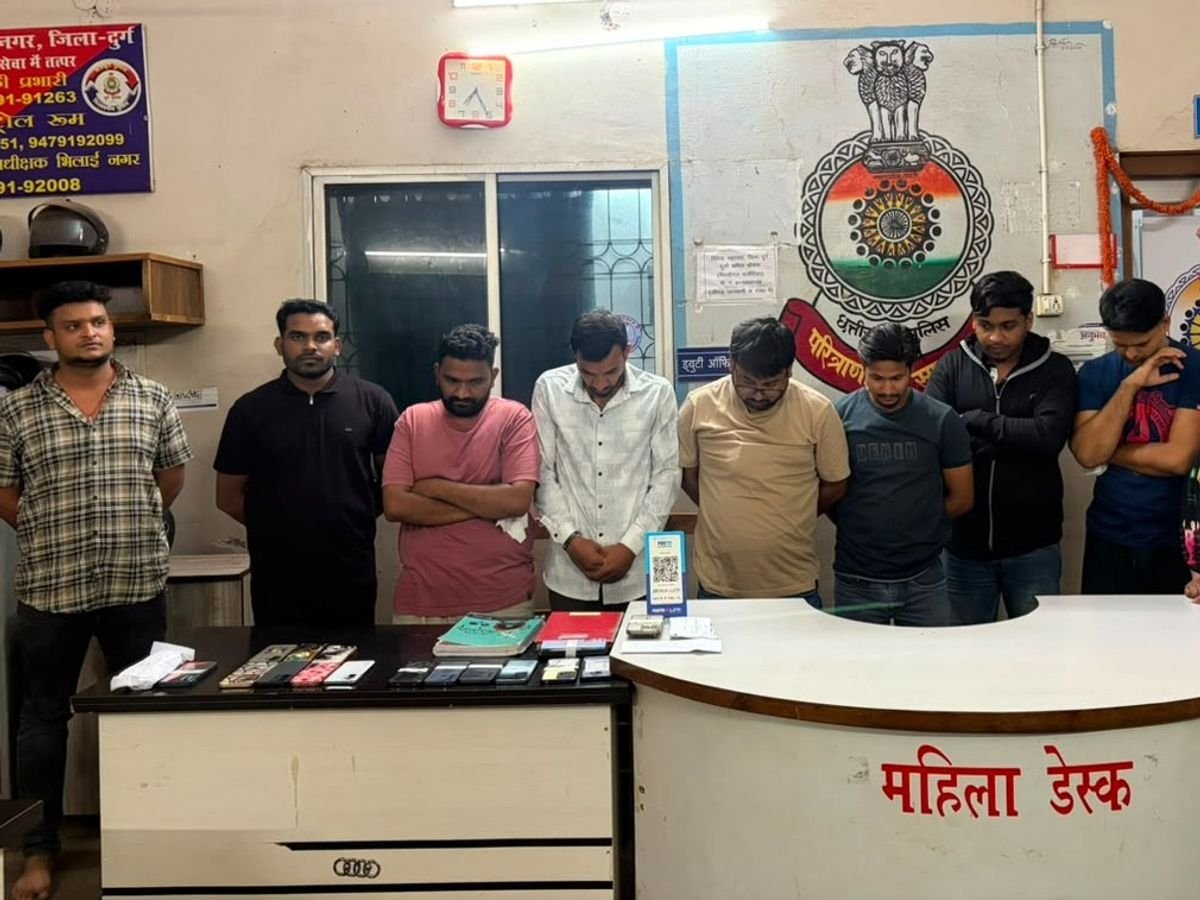 वेलनेस स्पा की आड़ में देह व्यापार: ग्राहकों से पैसे लेकर महिलाओं से कराता था संपर्क, पुलिस ने मैनेजर समेत 9 को पकड़ा