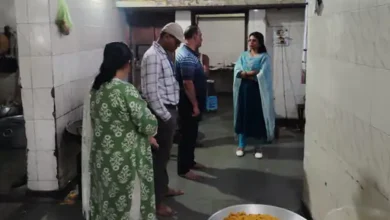रायगढ़ में खाद्य दुकानों पर जांच, खोवा-कलाकंद समेत मिठाइयों के सैंपल लिए गए
