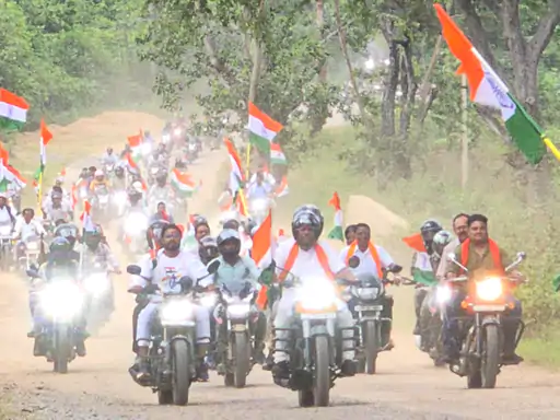 बस्तर में तिरंगा यात्रा का दूसरा पड़ाव, नक्सल प्रभावित इलाकों से गुजरकर शहीदों को दी जाएगी श्रद्धांजलि