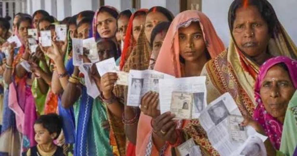 यूपी चुनाव में ‘आधी आबादी’ बनेगी गेमचेंजर! योगी-अखिलेश के बीच महिलाओं को साधने की होड़ यूपी चुनाव में ‘आधी आबादी’ बनेगी गेमचेंजर! योगी-अखिलेश के बीच महिलाओं को साधने की होड़