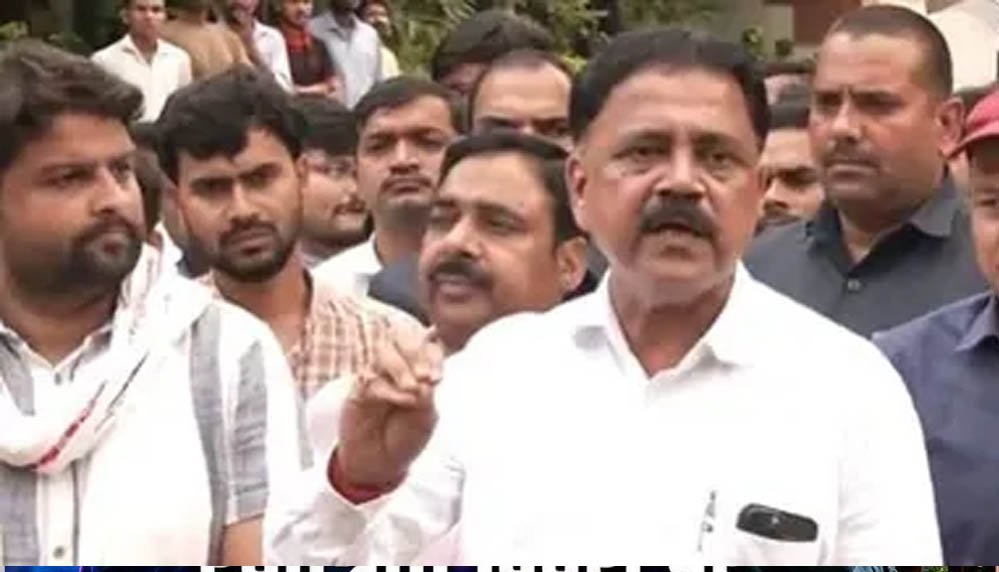 झारखंड में JPSC पर घमासान, सरकार ED-CID जांच को तैयार; CBI जांच पर अड़े छात्र झारखंड में JPSC पर घमासान, सरकार ED-CID जांच को तैयार; CBI जांच पर अड़े छात्र