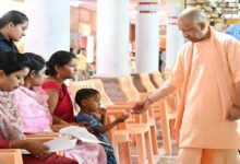 जनता दर्शन में मुख्यमंत्री योगी आदित्यनाथ ने सुनीं 200 लोगों की समस्याएं