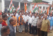 ग्राम अखड़ार में निकली तिरंगा यात्रा, देशभक्ति के नारों से गूंजा गांव