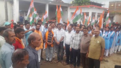 ग्राम अखड़ार में निकली तिरंगा यात्रा, देशभक्ति के नारों से गूंजा गांव