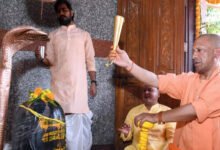 रुद्राभिषेक कर CM योगी ने की लोक मंगल की कामना, शिव साधना में लीन दिखे मुख्यमंत्री