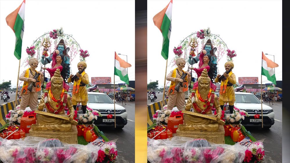 पौराणिक मान्यताओं संग विज्ञान और गुमनाम शहीदों के नाम पर सजी झांकियां