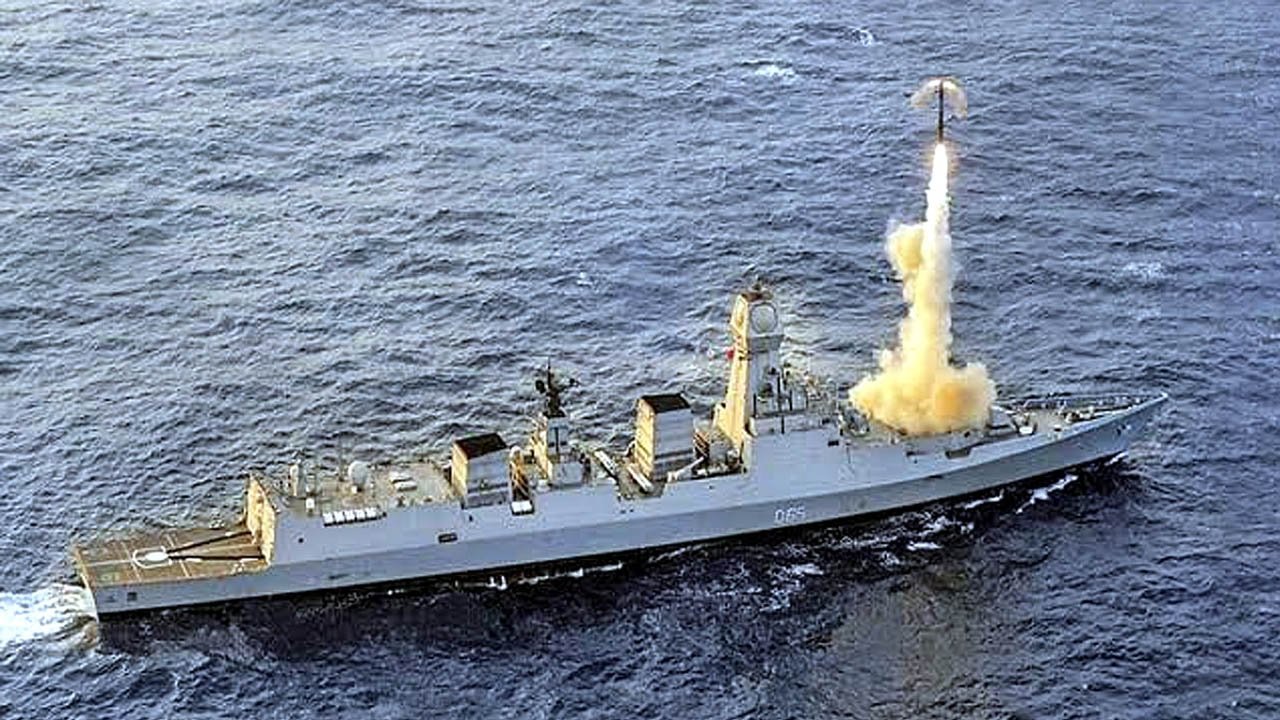 भारतीय नौसेना को मिलेगी बड़ी ताकत, 2030 तक ज्यादातर युद्धपोतों पर होगी BrahMos मिसाइल की तैनाती भारतीय नौसेना को मिलेगी बड़ी ताकत, 2030 तक ज्यादातर युद्धपोतों पर होगी BrahMos मिसाइल की तैनाती