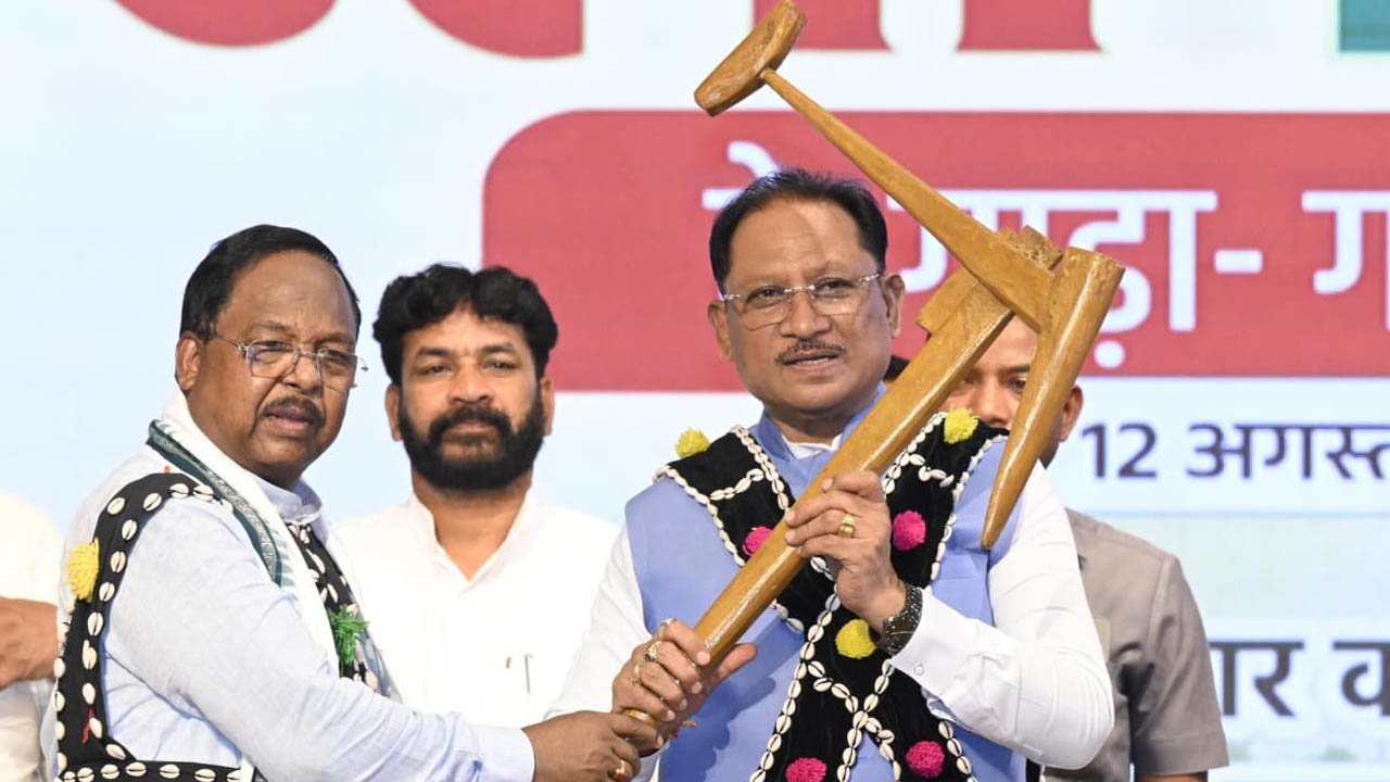 किसान प्रदेश की प्रगति की धुरी, उनकी आय बढ़ाने के लिए सरकार निरंतर कर रही काम : मुख्यमंत्री किसान प्रदेश की प्रगति की धुरी, उनकी आय बढ़ाने के लिए सरकार निरंतर कर रही काम : मुख्यमंत्री