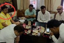 पत्नी के नाम दो आलीशान मकान, हॉस्टल और वाहन भी मिले; इंदौर नगर निगम के अफसर पर लोकायुक्त रेड