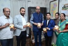 राज्यपाल डेका ने 12 वर्षीय छात्र मास्टर दिव्यांश की पुस्तक ‘थॉट्स अबाउट गॉड‘ का किया विमोचन