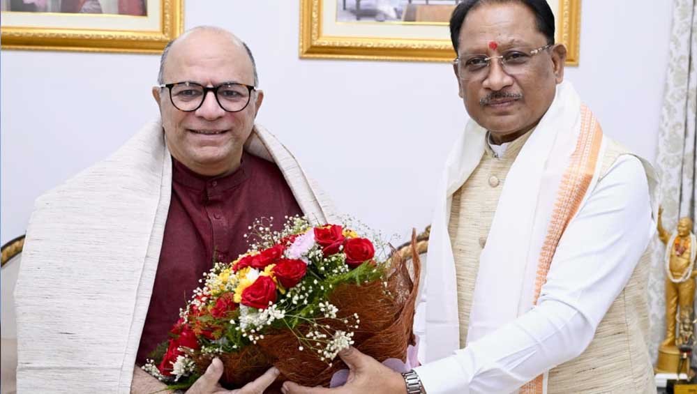 मुख्यमंत्री विष्णुदेव साय से निर्माता-निर्देशक डॉ. चंद्रप्रकाश द्विवेदी ने की सौजन्य मुलाकात