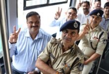 ईवी बस से जनविश्वास शिविर के लिए रवाना हुए संभागायुक्त,कलेक्टर एवं अन्य वरिष्ठ अधिकारी