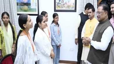 मुख्यमंत्री विष्णुदेव साय से सरगुजा के ग्रामीण अंचलों से शैक्षणिक भ्रमण पर आए मेधावी विद्यार्थियों ने की सौजन्य मुलाकात मुख्यमंत्री विष्णुदेव साय से सरगुजा के ग्रामीण अंचलों से शैक्षणिक भ्रमण पर आए मेधावी विद्यार्थियों ने की सौजन्य मुलाकात