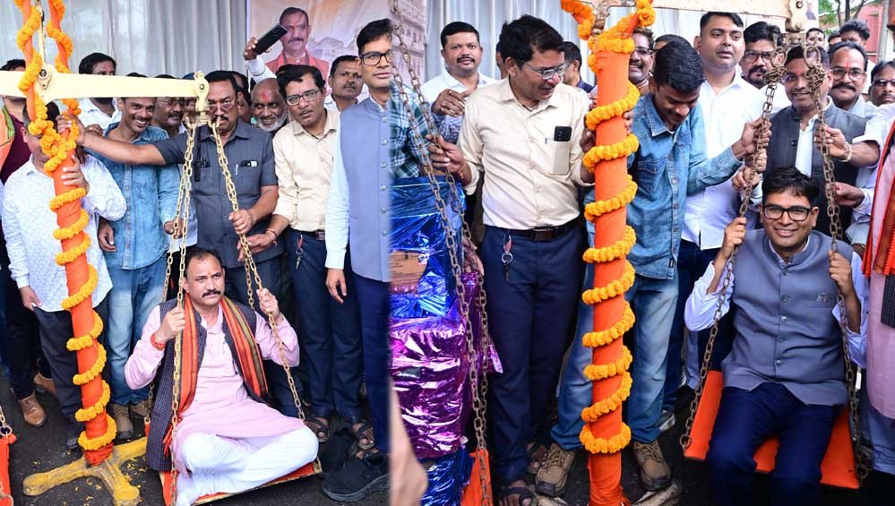 भगवान सहस्रबाहु की प्रतिमा का अनावरण, सामाजिक एकता और नई पीढ़ी के उत्थान पर मंत्रियों ने दिया जोर भगवान सहस्रबाहु की प्रतिमा का अनावरण, सामाजिक एकता और नई पीढ़ी के उत्थान पर मंत्रियों ने दिया जोर