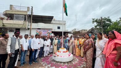 नगरी में विधायक अंबिका मरकाम ने फहराया तिरंगा, एकता और लोकतांत्रिक मूल्यों की रक्षा का लिया संकल्प नगरी में विधायक अंबिका मरकाम ने फहराया तिरंगा, एकता और लोकतांत्रिक मूल्यों की रक्षा का लिया संकल्प