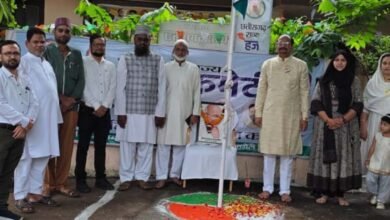 मिर्ज़ा एजाज़ बेग ने हज कमेटी कार्यालय में किया ध्वजारोहण मिर्ज़ा एजाज़ बेग ने हज कमेटी कार्यालय में किया ध्वजारोहण