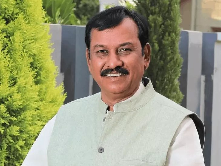 सांसद विजय बघेल ने दो IAS अधिकारियों पर लगाए गंभीर आरोप, लोकसभा अध्यक्ष से विशेषाधिकार हनन की शिकायत सांसद विजय बघेल ने दो IAS अधिकारियों पर लगाए गंभीर आरोप, लोकसभा अध्यक्ष से विशेषाधिकार हनन की शिकायत
