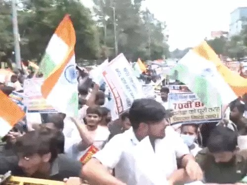 फॉलोऑन के बाद श्रीलंका की दूसरी पारी शुरू, पहली पारी 290 रन पर सिमटी