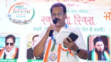 आजादी के जश्न में बांटे 80 किलो लड्डू, कई धर्मगुरुओं की मौजूदगी में हुआ भव्य ध्वजारोहण समारोह